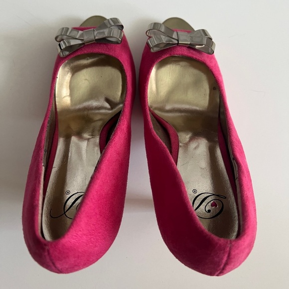 Pink Faux Suede Peep Toe Heels – Size 8 | 4” Heel | Gold Ribbon Accent - Picture 3 of 4